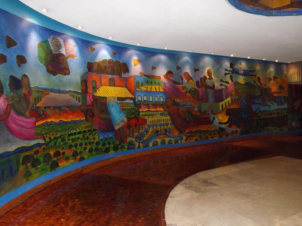 Royal Pedregal Ξενοδοχείο Μεξικό Εξωτερικό φωτογραφία Mural by the artist at the Taj Mahal Palace, Mumbai